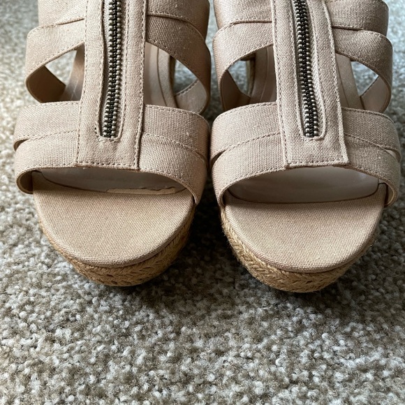 Lauren Ralph Lauren Wedges, Size 10 - Picture 4 of 11